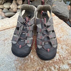Keen Women’s Size 7.5 Closed Toe Hiking Water Sandals Gray Red Outdoor